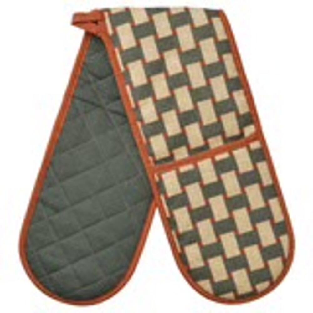 Double Duty Defender: IKEA RINNIG Patterned Oven Mitt for Two-Handed Heroics